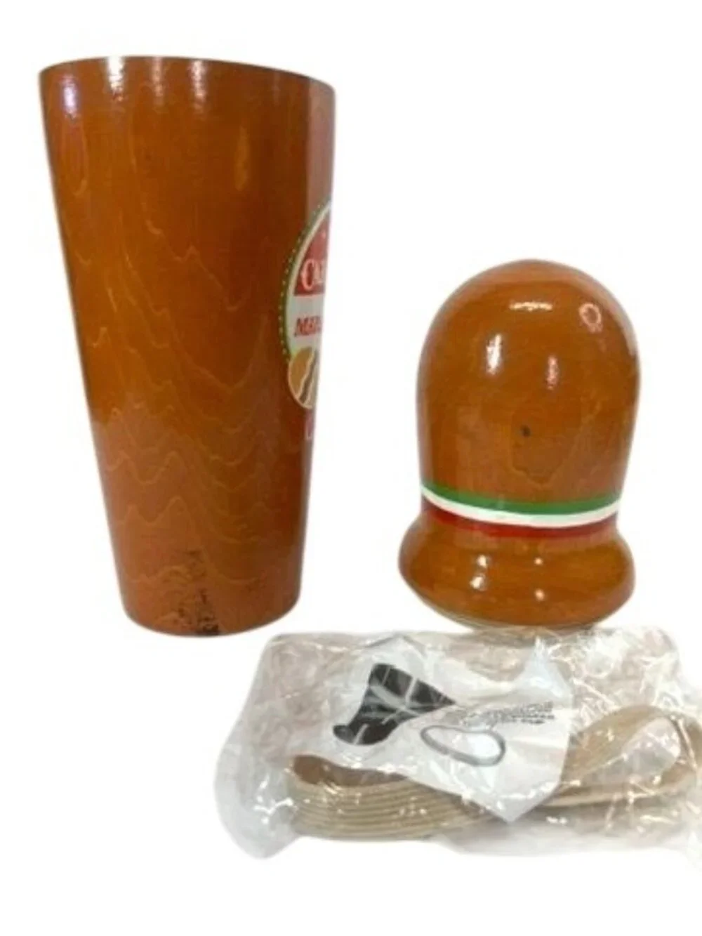 RARE!!!  UNIQUE!  Cazadores wooden margarita shaker, vintage, breweriana, colle